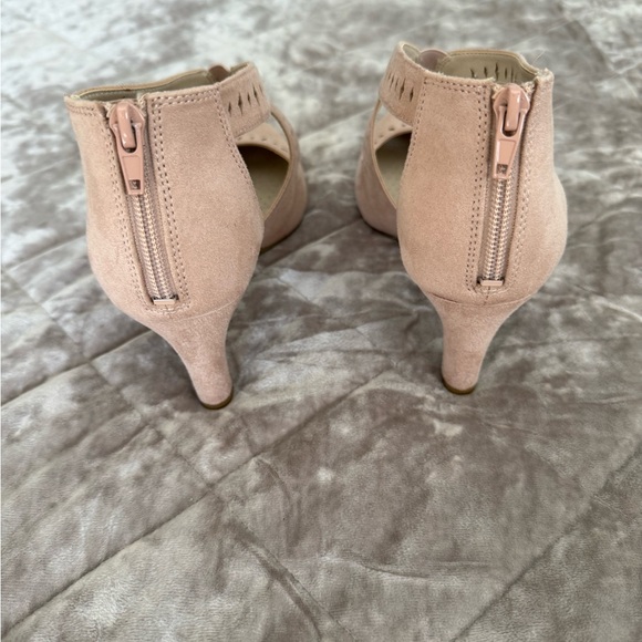 Life Stride Giovanno  Pink Cutout Heels 9.5 - Picture 4 of 8